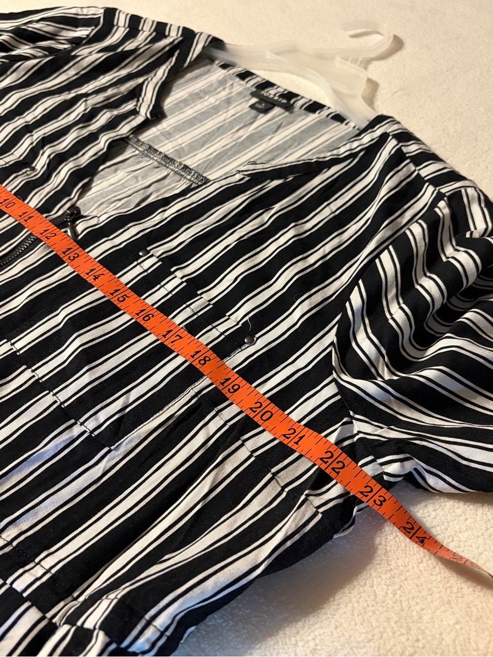 TORRID Women’s Black & White Bold Striped Blouse Top with a Drawstring Waist  1X - Picture 6 of 7
